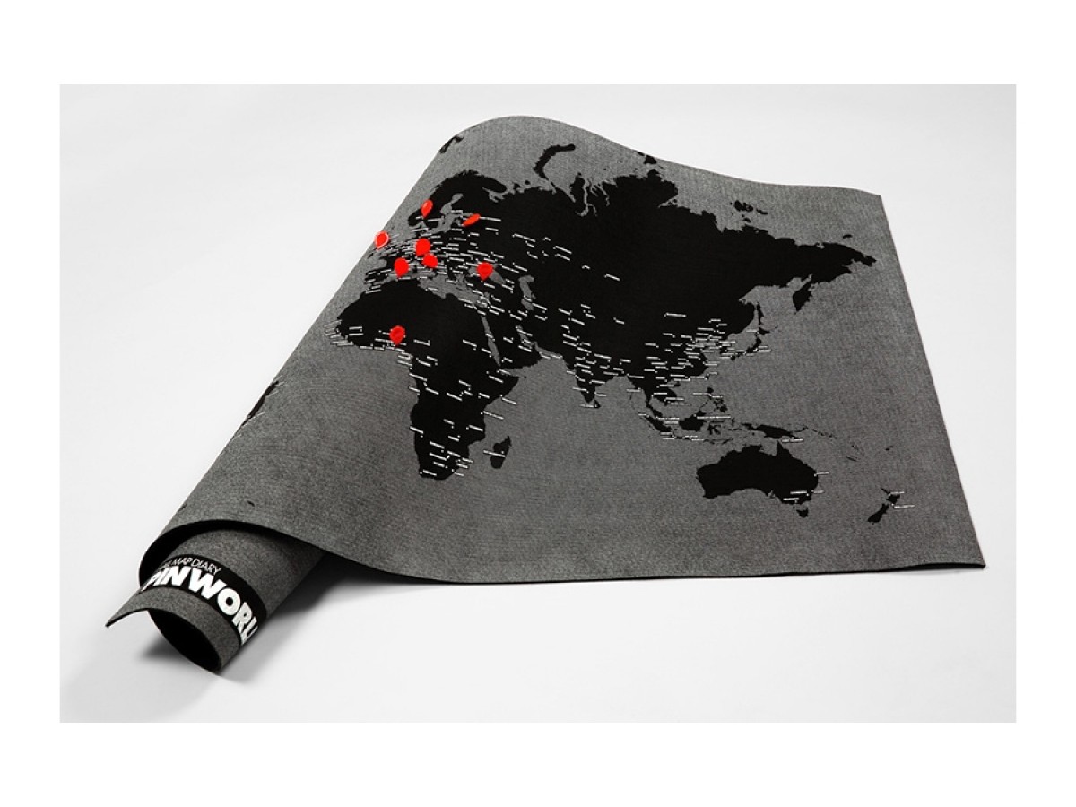 Pin World Black - Världskarta på filt med nålar 124x66cm Pin World Black - Världskarta på filt med nålar 124x66cm